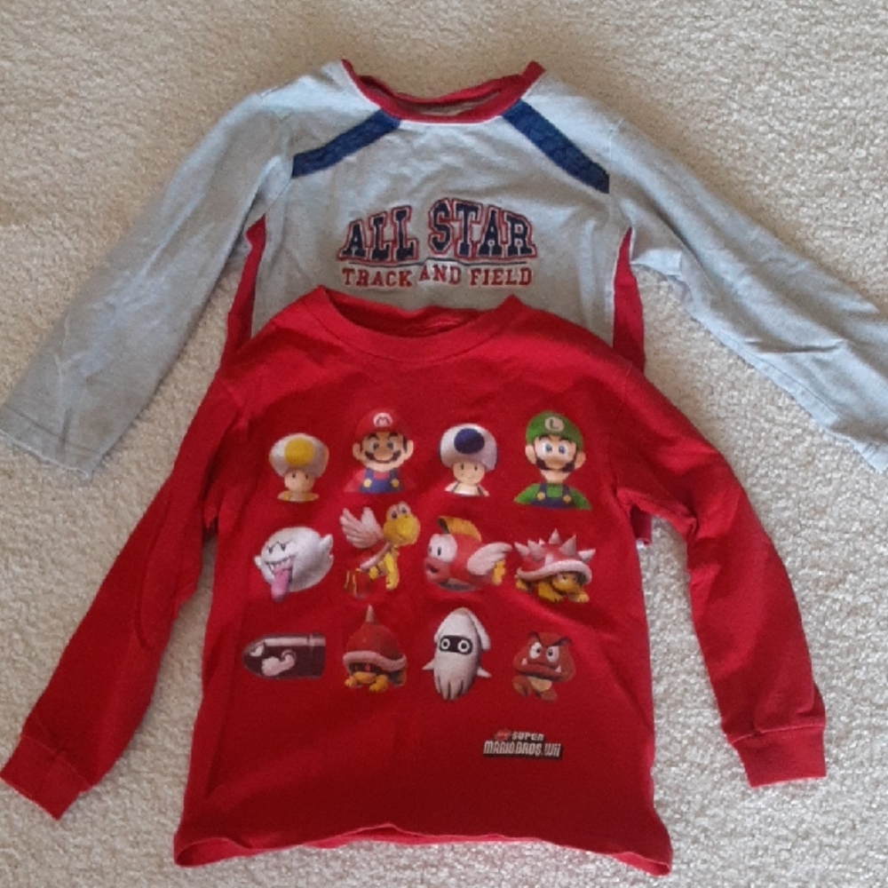 🌹 2 boys long sleeve shirts.Super Mario Brothers Track and field. 5T and small.